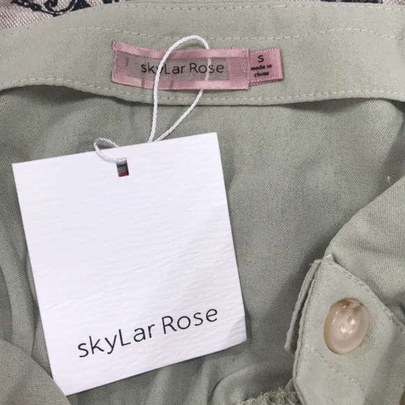 Skylar Rose Front Button Crop Top - Picture 4 of 7